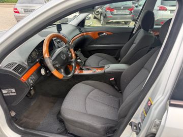 Mercedes E 220 - 11