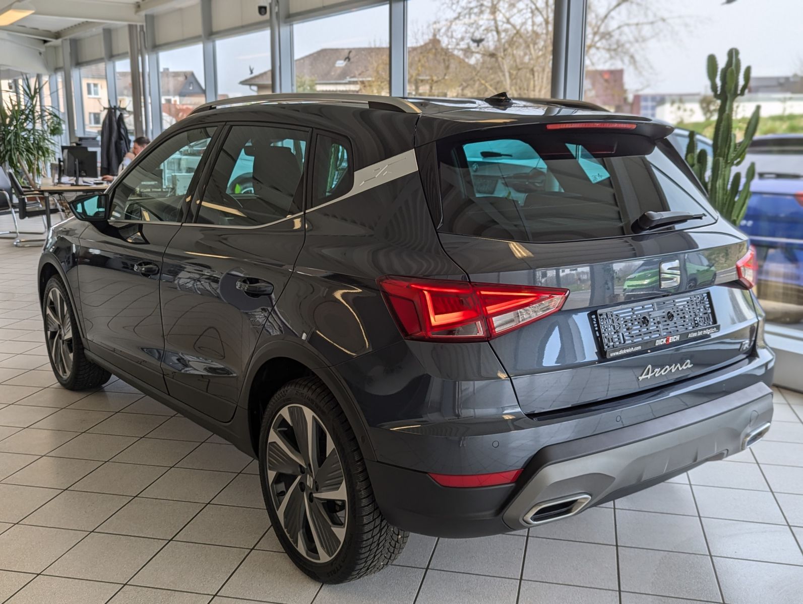 SEAT Arona 1.5 TSI DSG FR LED ACC Cam Dinamica AHK 18 - Image 5
