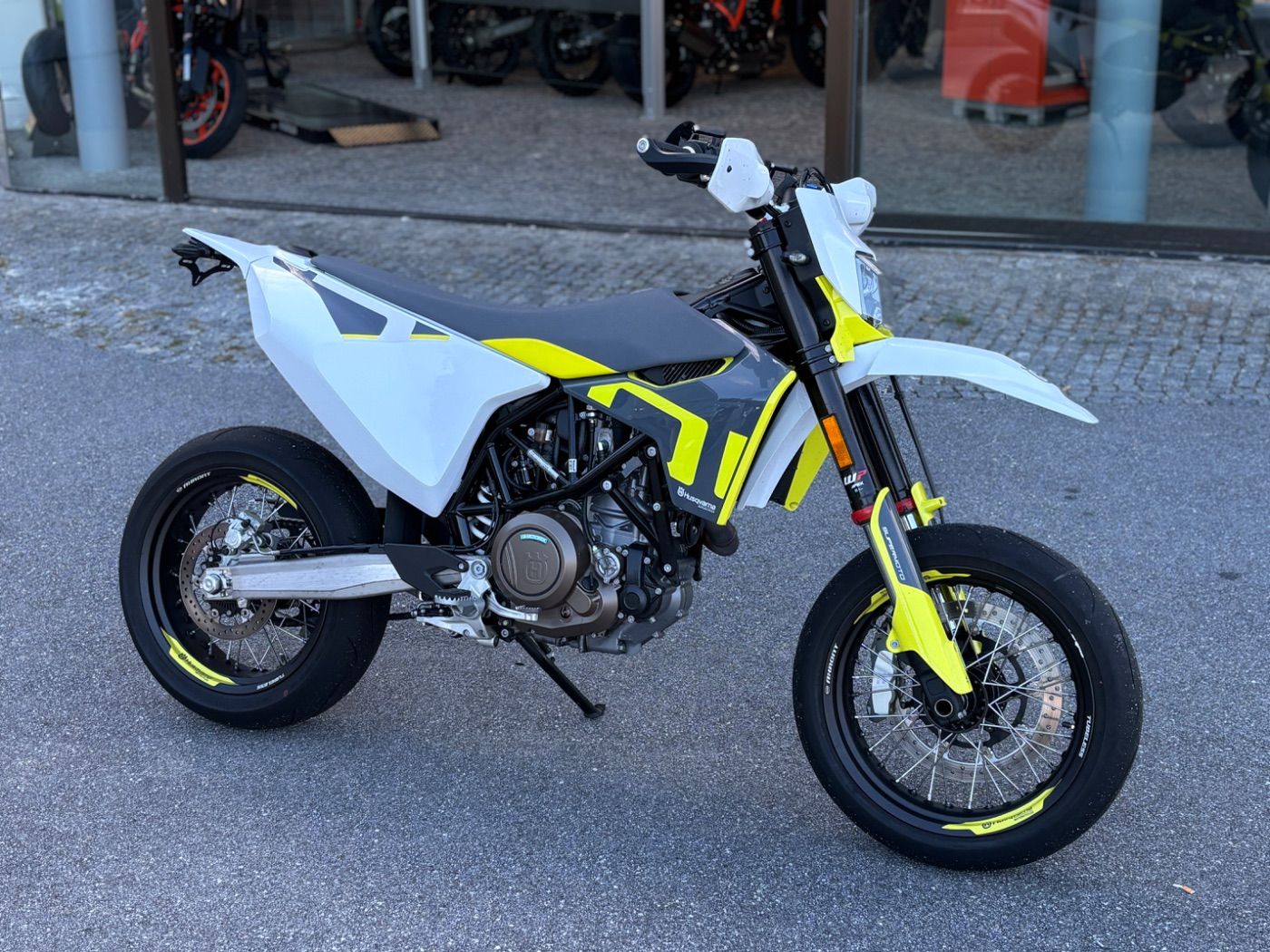 Fahrzeugabbildung Husqvarna 701 Supermoto Garantie bis 03.2026