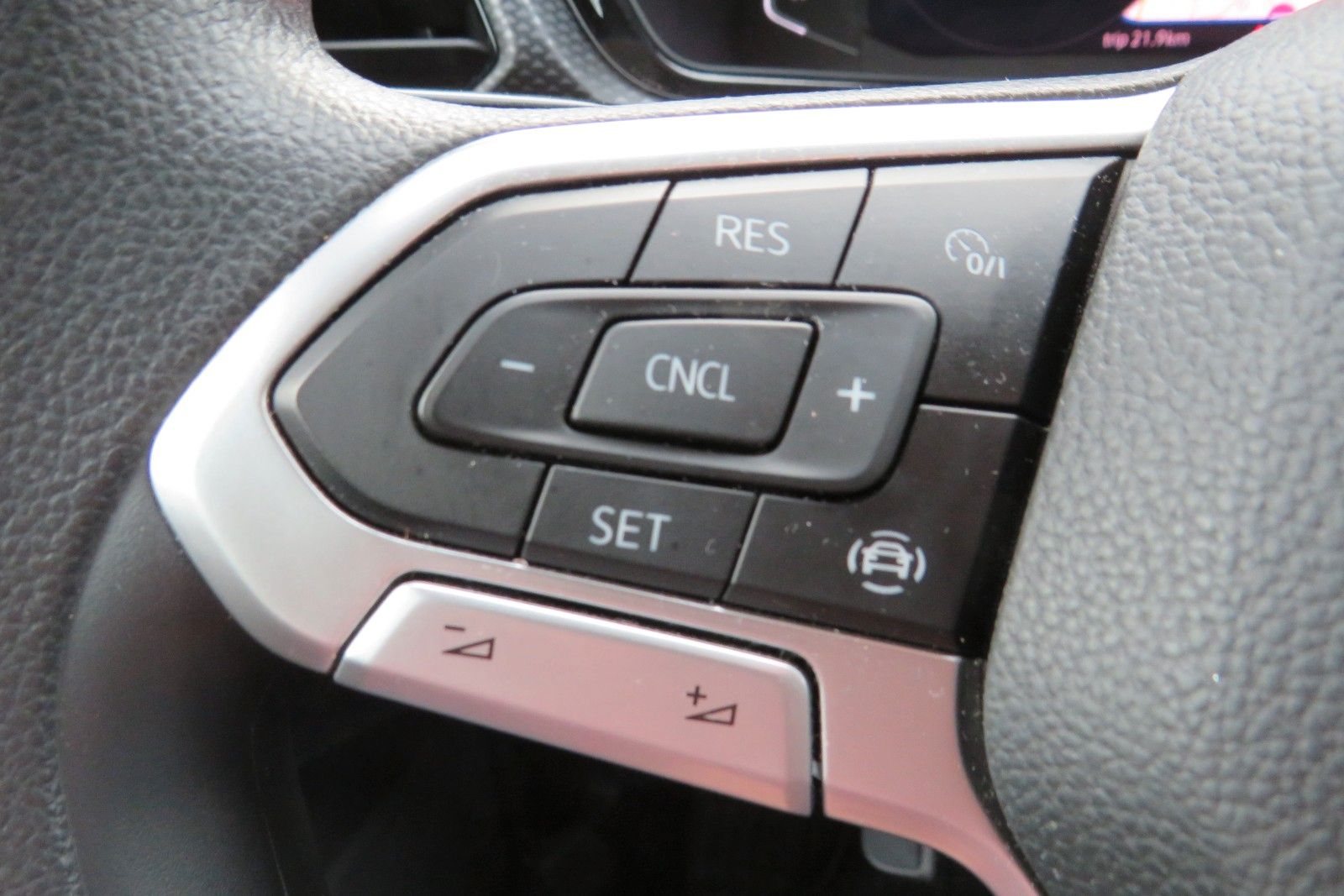 Fahrzeugabbildung Volkswagen T-Cross Life NAVI PDC SITZH DIGITAL-COCKPIT PRO