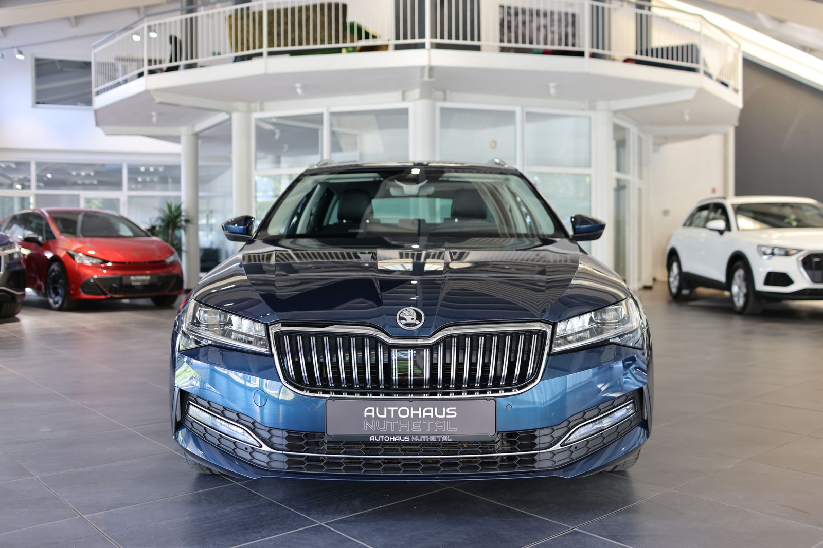 Skoda Superb COMBI 2,0 TDI 4X4 LAURIN&KLEMENT STANDH. imagem 2