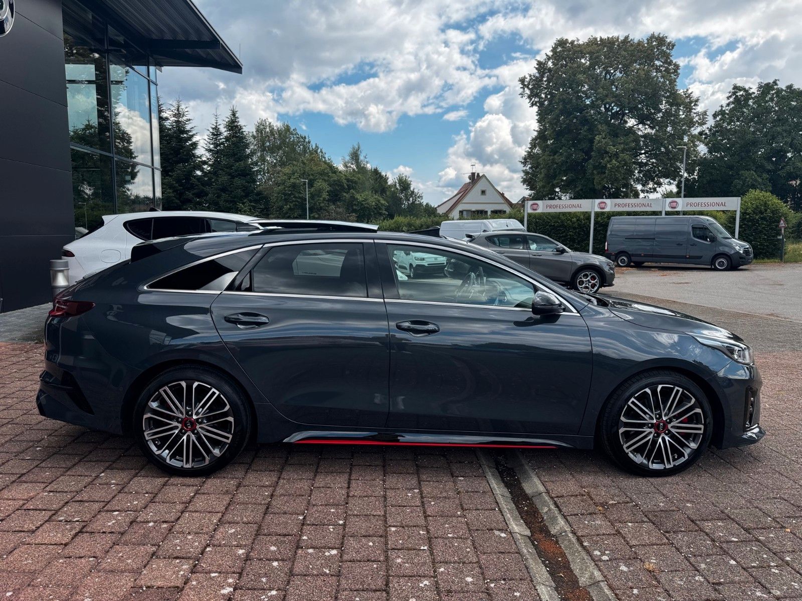 Fahrzeugabbildung Kia ProCeed GT 204PS Automatik Navi Glasdach Kamera