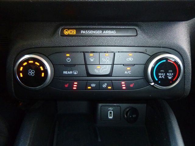 Fahrzeugabbildung Ford Focus Turnier >NAV/LED/KAM/PDC/SHZ<