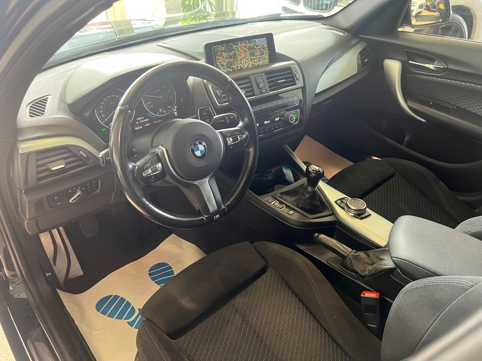 Fahrzeugabbildung BMW 120 i M Sport Paket * NAVI * SITZHEIZUNG *