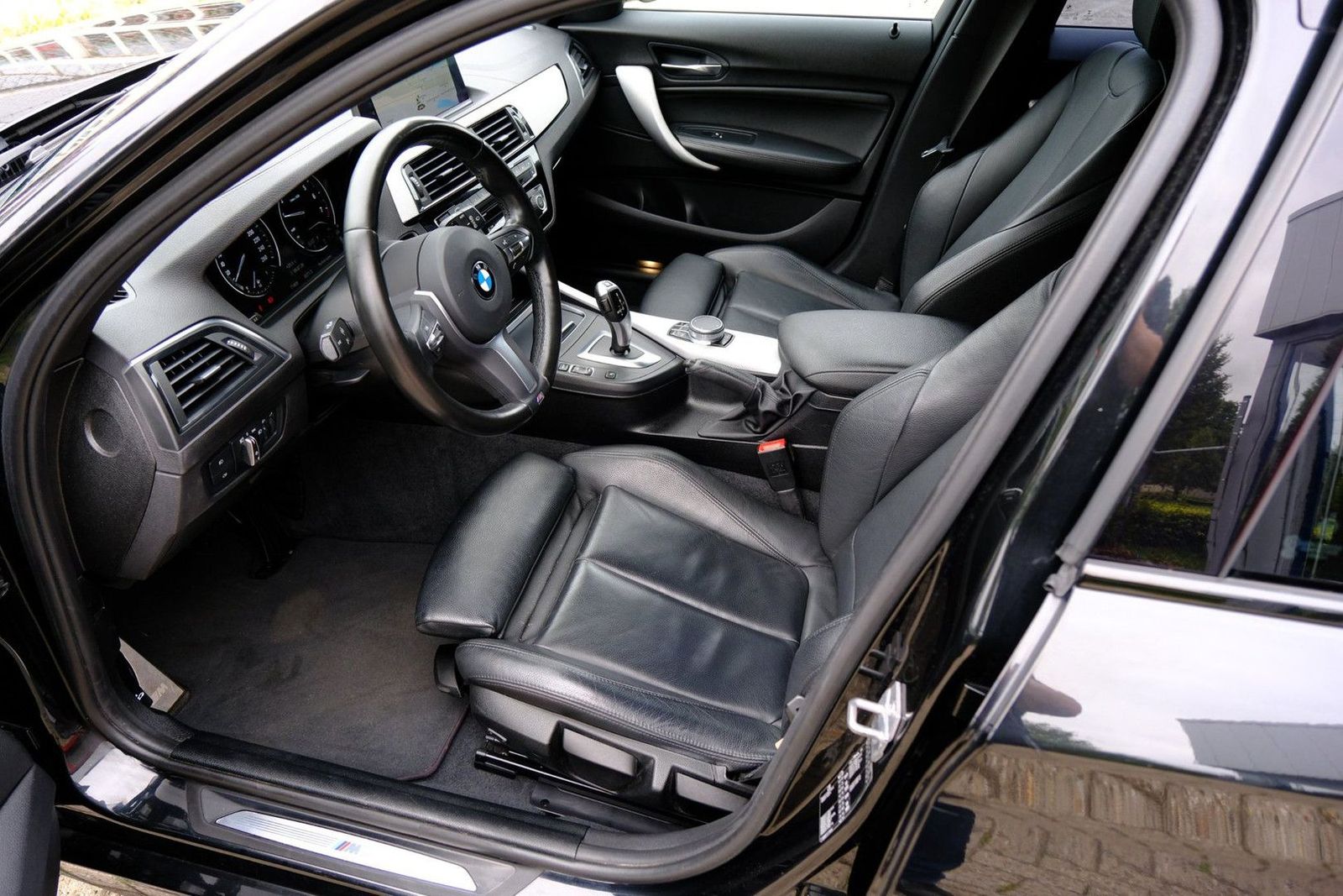 BMW 118 1-serie 118i M Sport Aut. Pano|Leder|Navi|Sp imagem 2