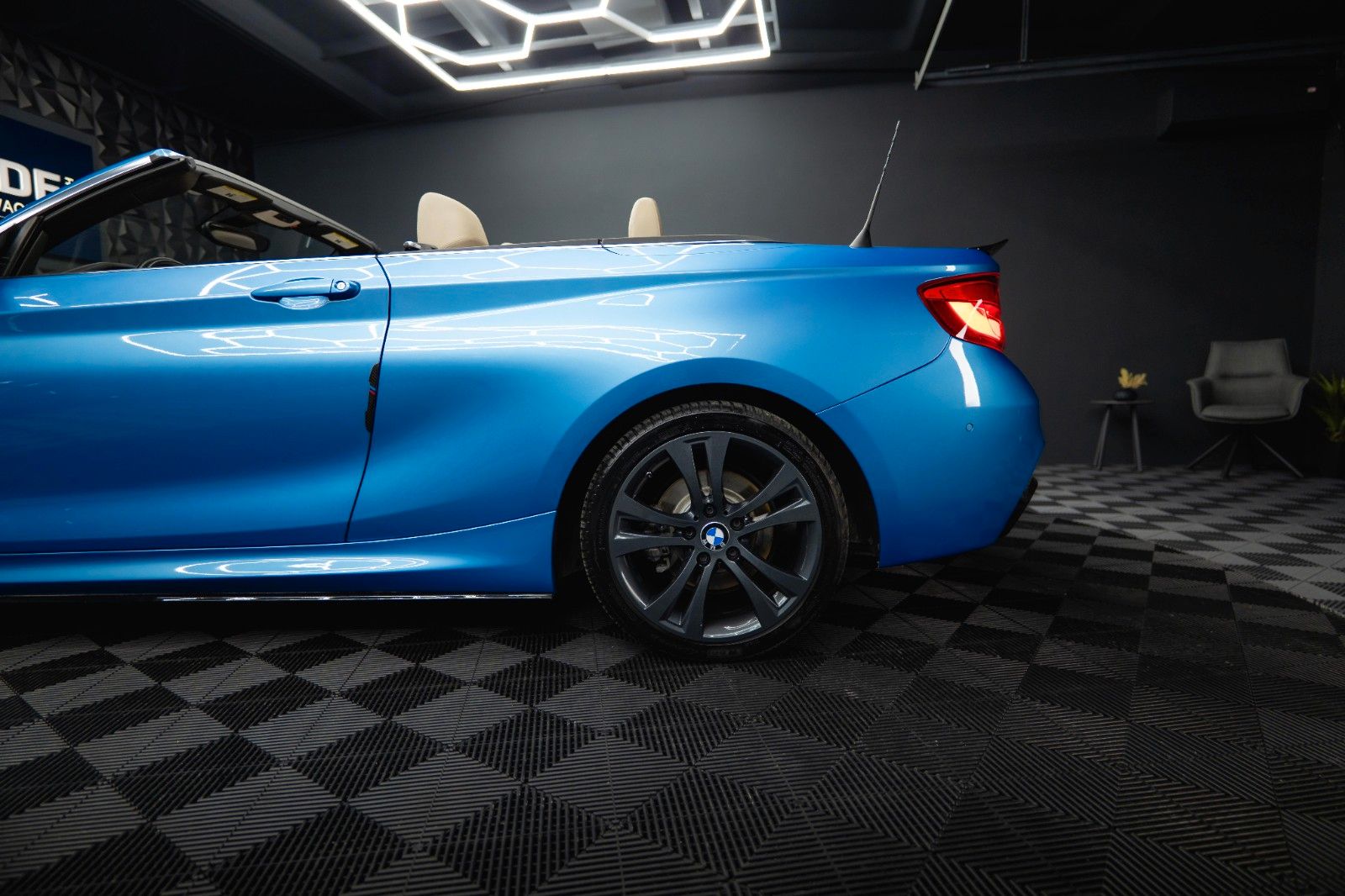 Fahrzeugabbildung BMW 230i Cabrio M-Sport Performance Shadow Line LED