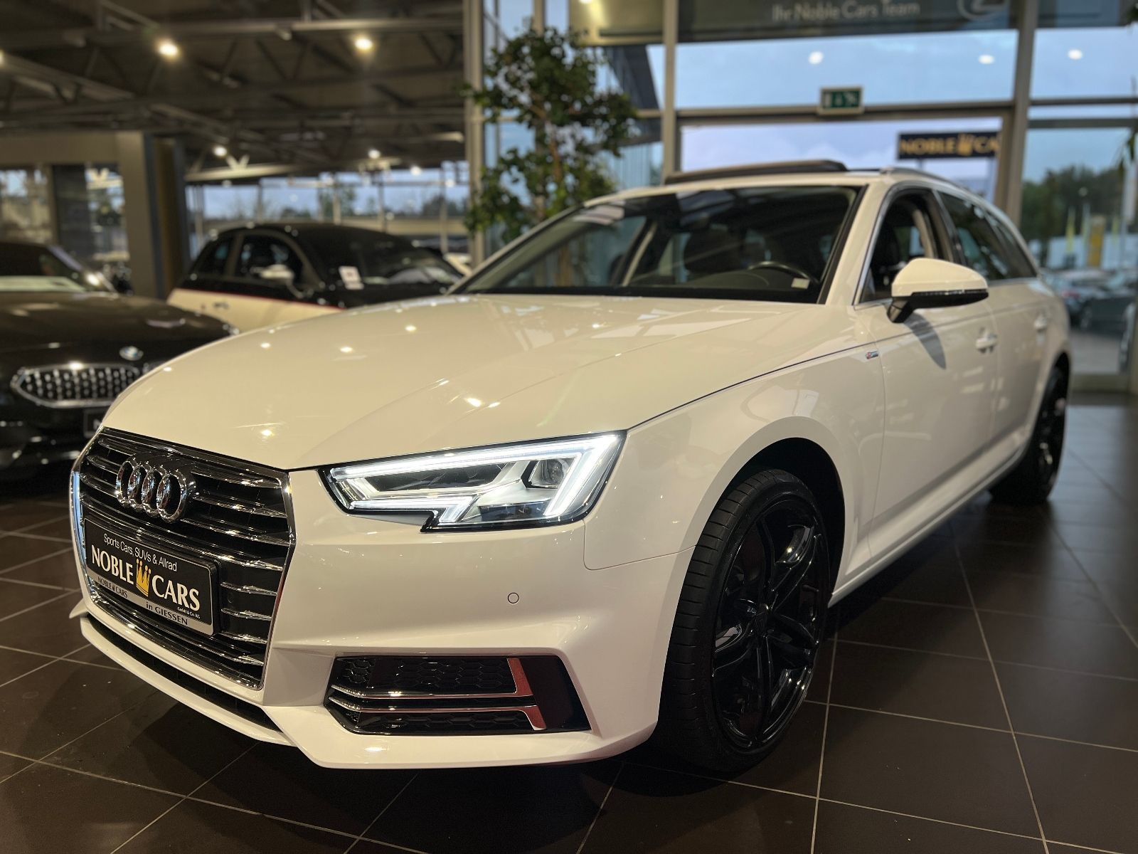 Fahrzeugabbildung Audi A4 Avant 40 TFSI design PANO LED NAV SHZ 19"