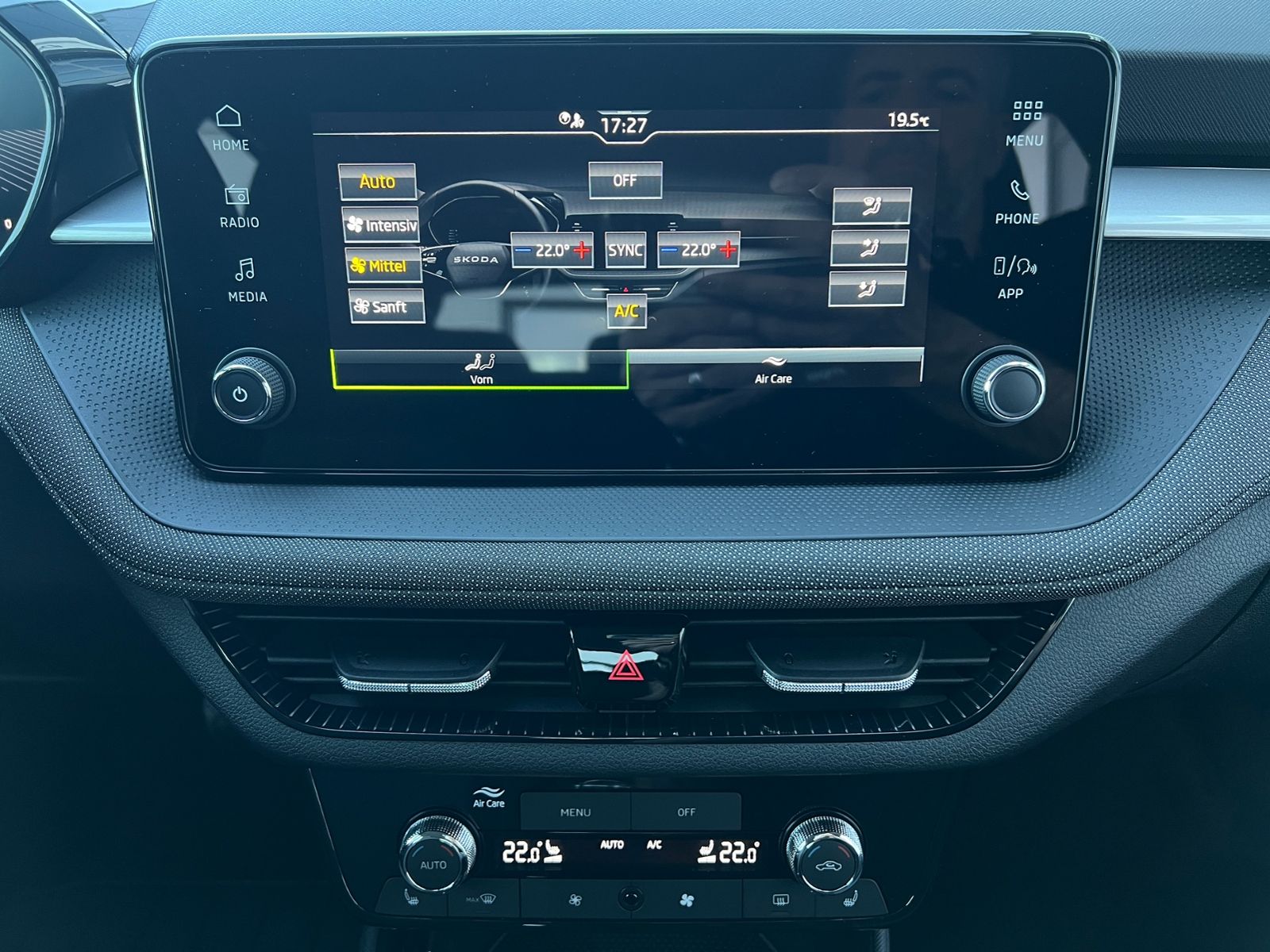 Fahrzeugabbildung SKODA Fabia Selection 1.0 TSI DSG *LED, KESSY, Rückfah