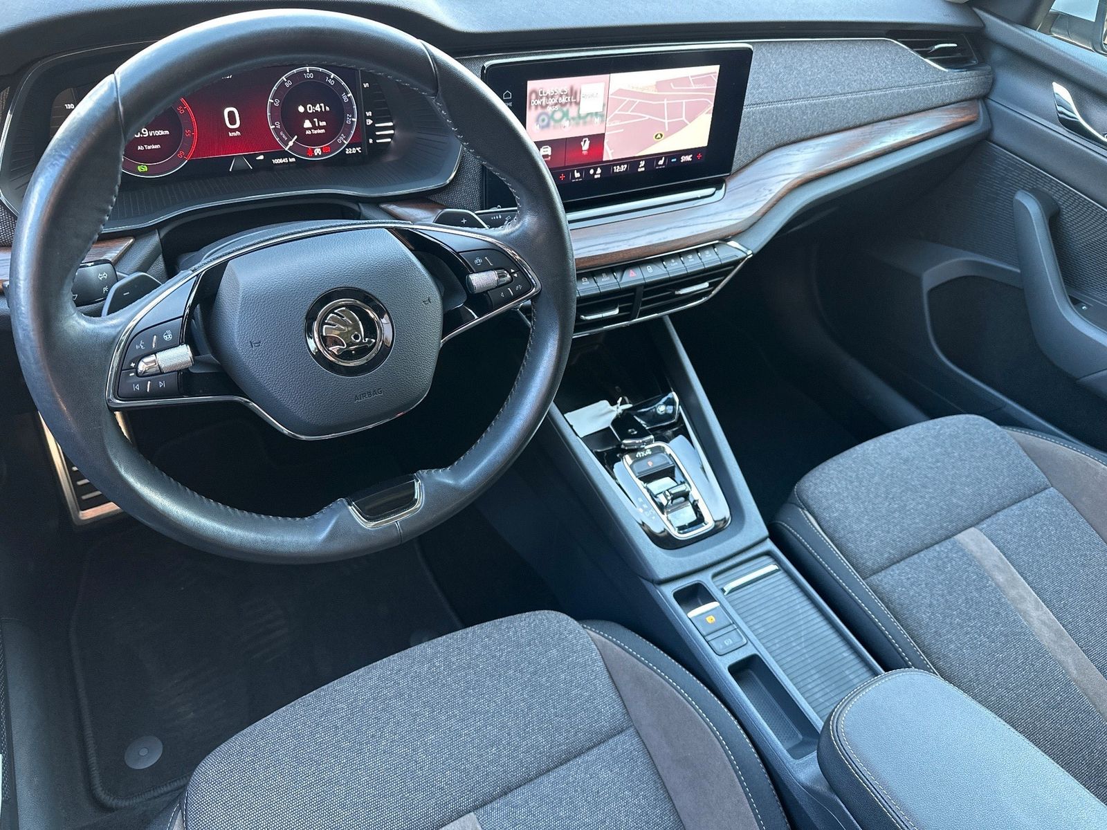 Fahrzeugabbildung SKODA Octavia Combi 2.0 TDI DSG 4x4 Scout NAV+LED+AHK