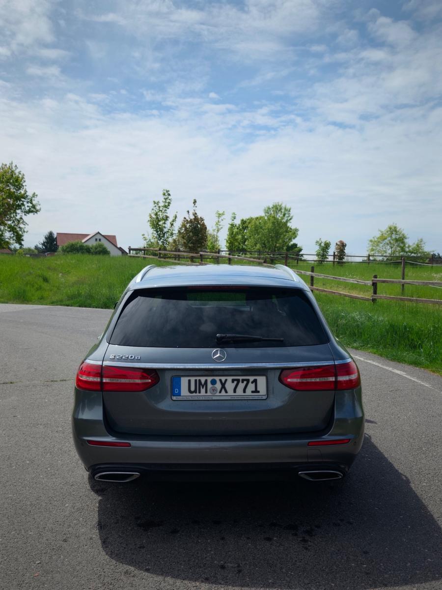 Mercedes-Benz E 220d Kombi - Sportstyle - 8-fach bereift