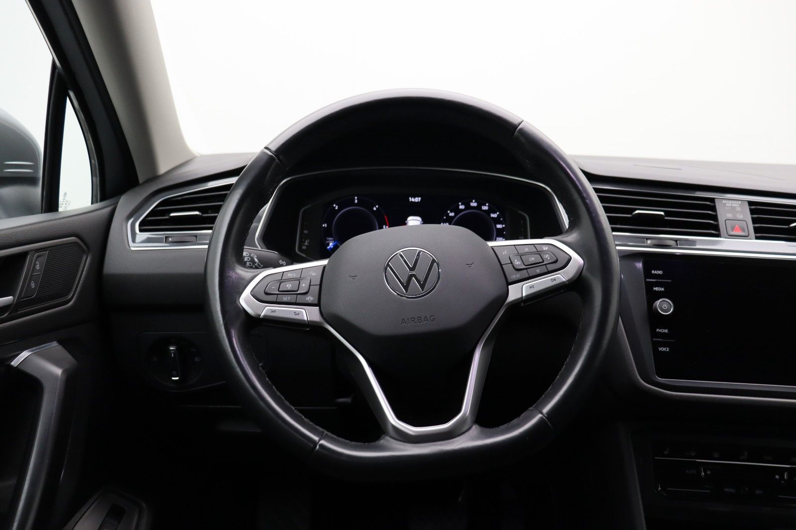 Fahrzeugabbildung Volkswagen Tiguan Allspace Life DSG ACC AHK 7Sitze LED