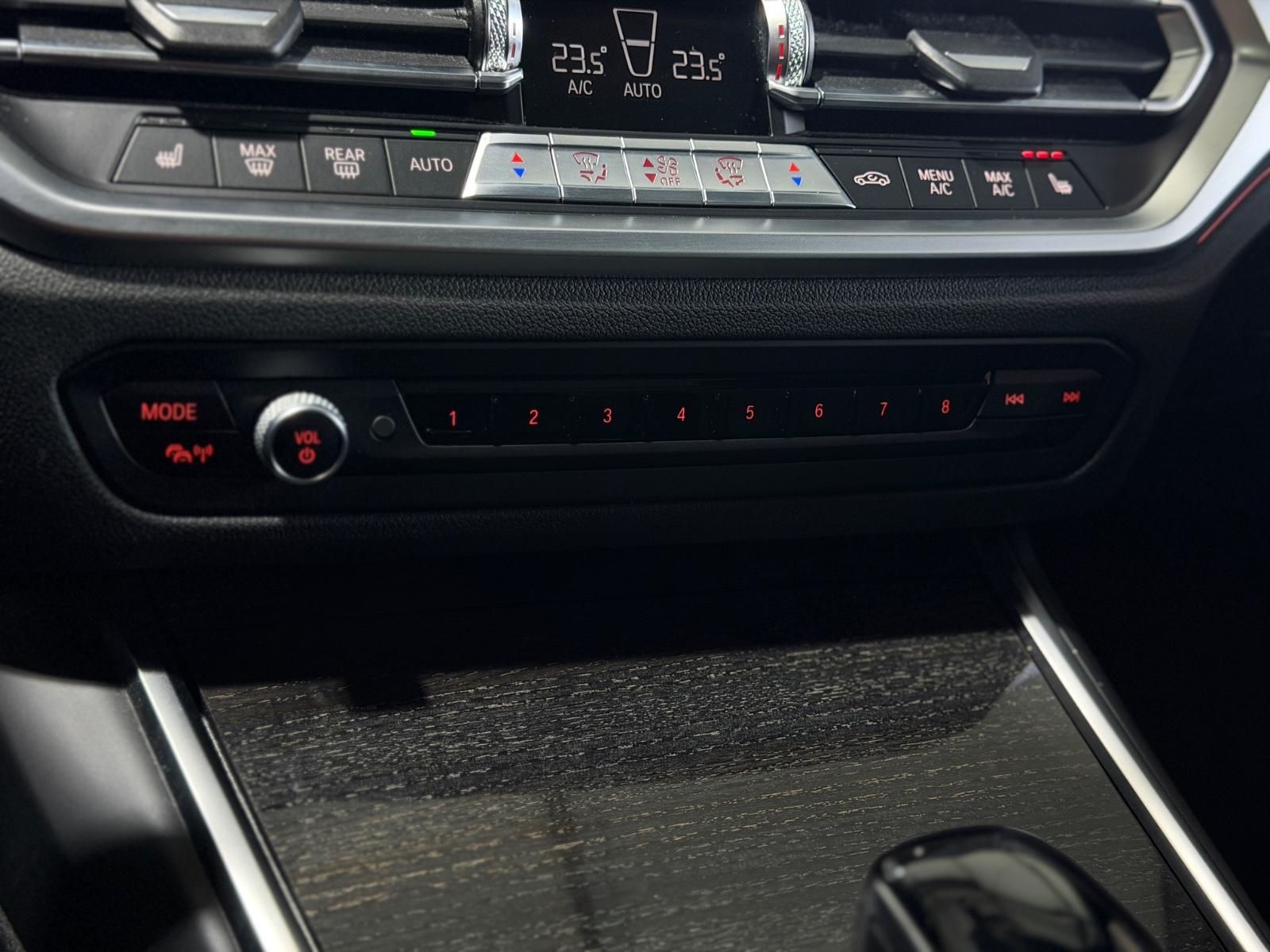 BMW 330 i xDrive Lim. Luxury Line|1.HAND|NAVI|LEDER|