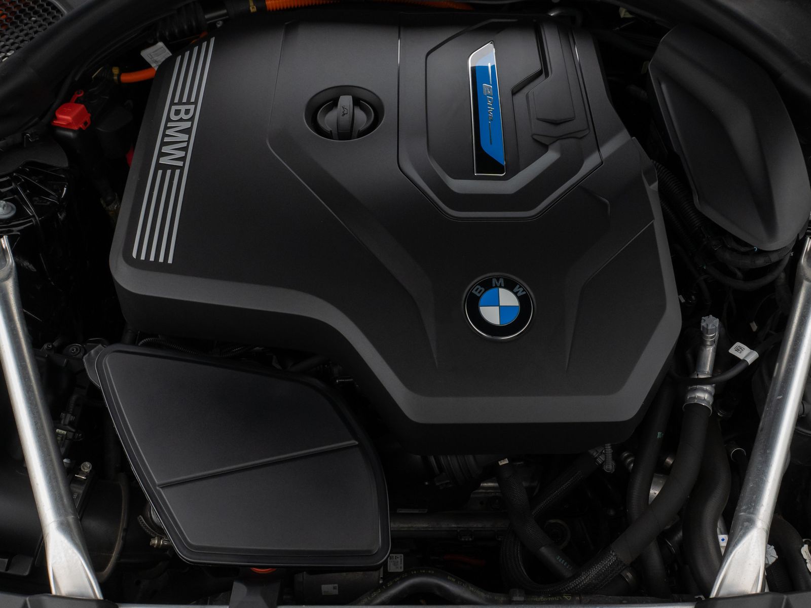 Fahrzeugabbildung BMW 530e Kamera DAB WLAN CockPitPro ACC Alarm LED