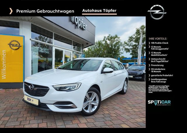 Francfort, Allemagne, nov 2019 : bleu métal Opel Insignia Sports