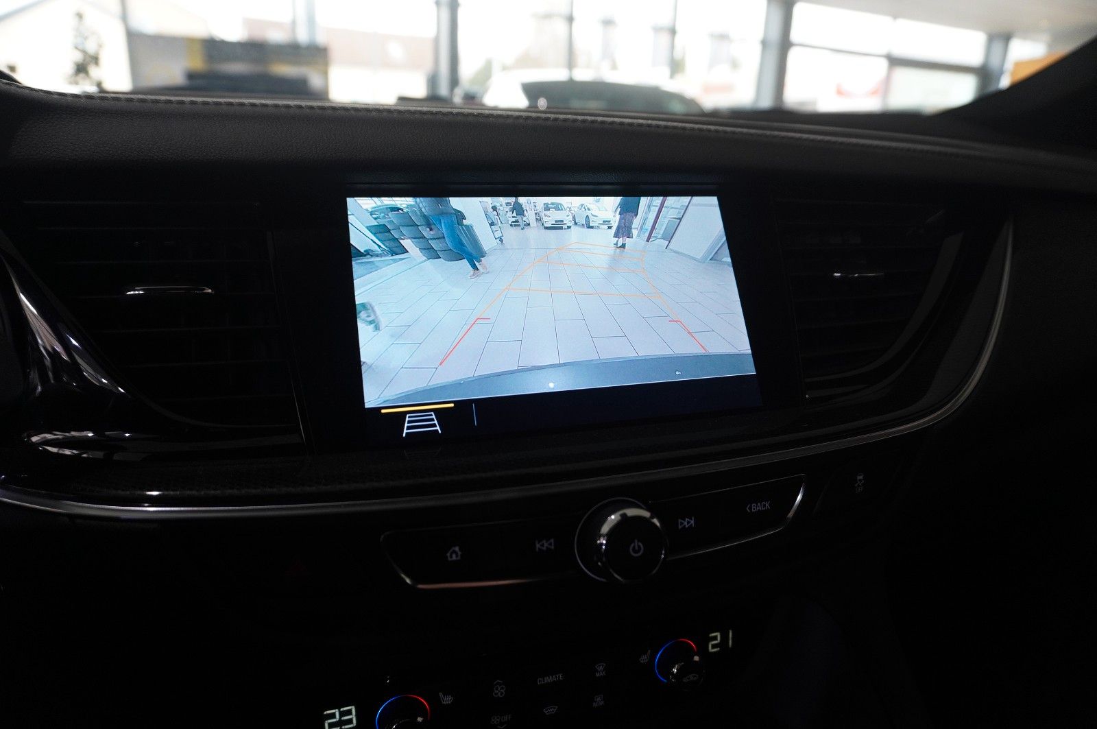 Fahrzeugabbildung Opel Insignia B ST 2.0D ELEGANCE NAVI/SH/KAMERA/SPORT