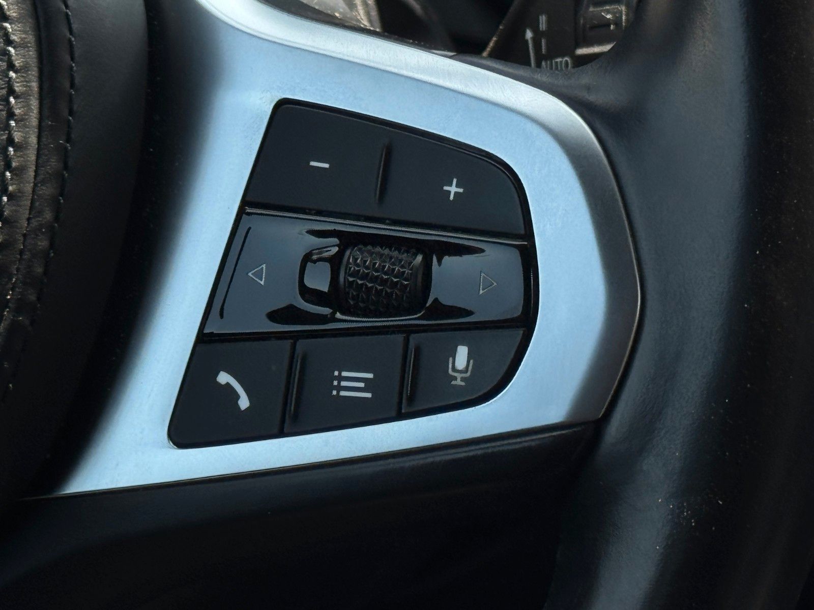 Fahrzeugabbildung BMW 118i Steptr Sport Line LCProf Shadow PDC SHZ