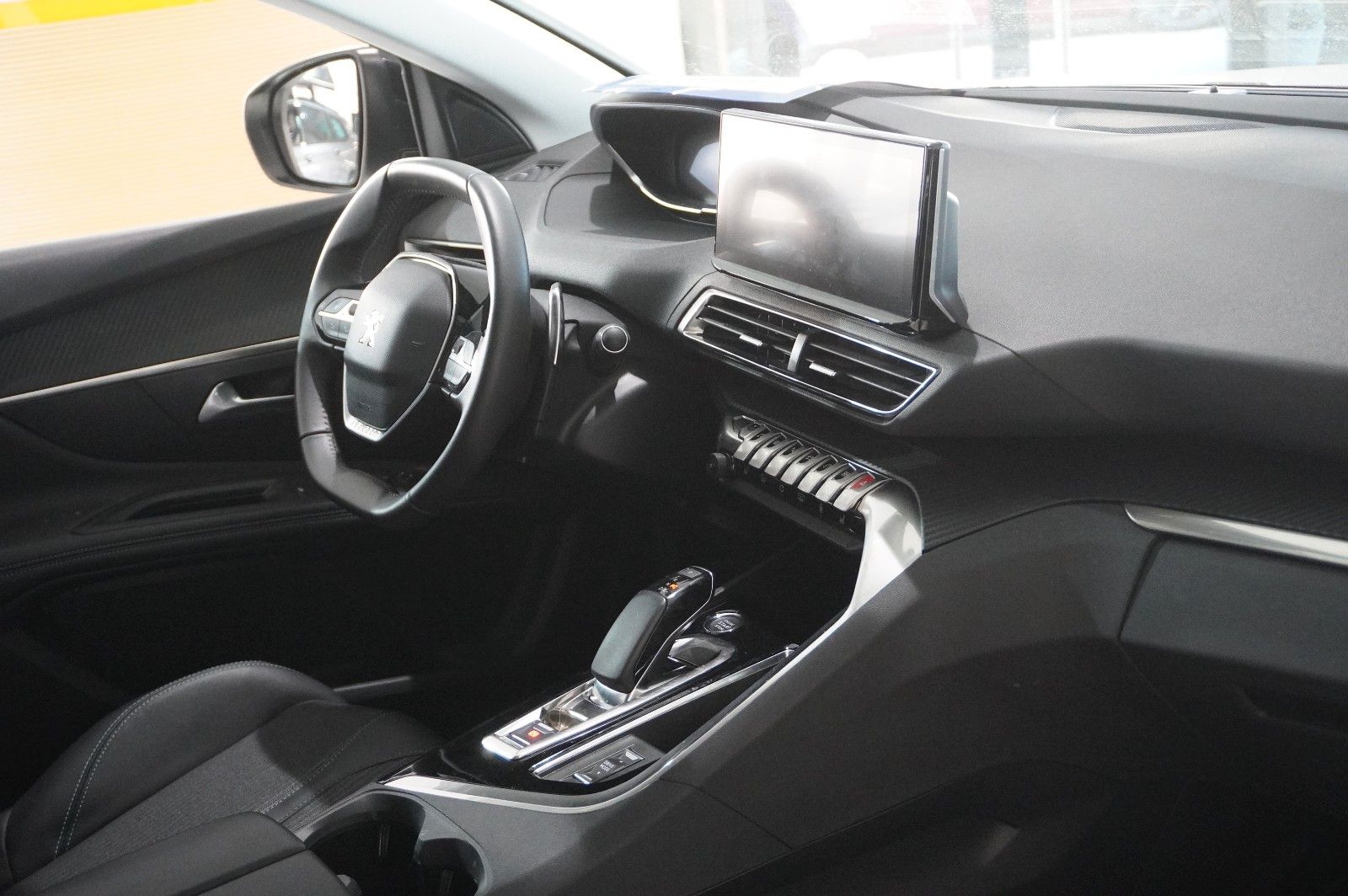 Fahrzeugabbildung Peugeot 3008 Hybrid PHEV ALLURE NAVI/LED/KAMERA/SH/AHK