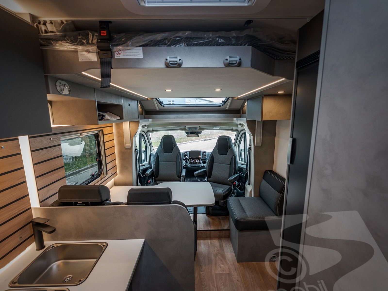 Fahrzeugabbildung Crosscamp EXPDN 7.4 E Peugeot Automatik