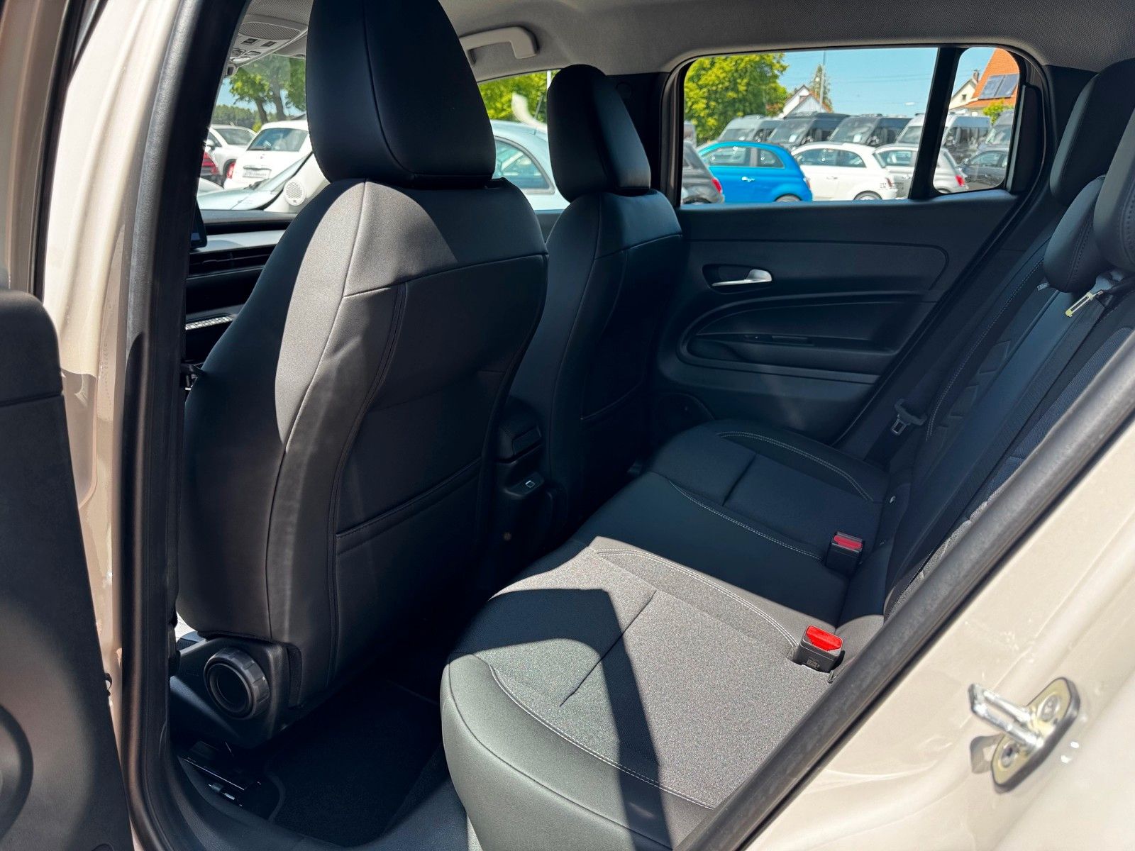 Fahrzeugabbildung Jeep Avenger 1.2 Automatik Altitude Navi Kamera Sitzh