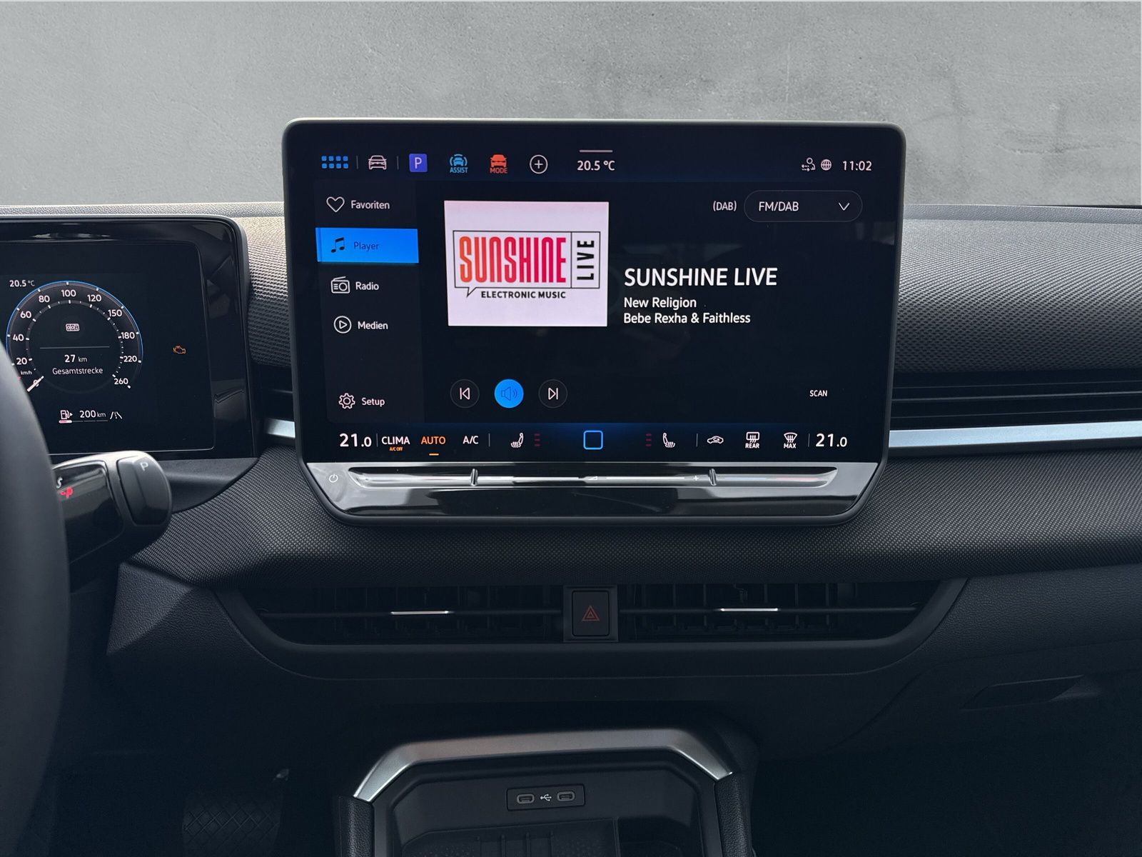 Fahrzeugabbildung Volkswagen T-Roc 1.5 eTSI Life Keyless ACC Kamera SHZ