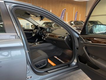 BMW 530 i xDrive *1.HAND*NAVI*TEMPO*SZHZ*AHK*PDC*