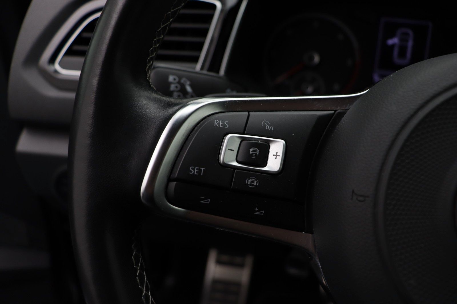 Fahrzeugabbildung Volkswagen T-Roc Sport Kamera LED Black Style Paket "beats"