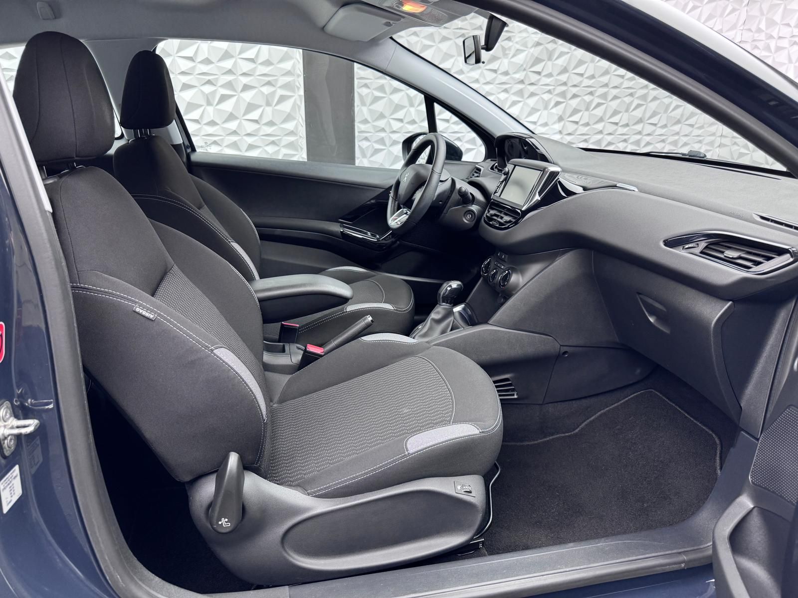 Fahrzeugabbildung Peugeot 1.2 e-VTi/PDC/TEMPOM/LED/HiFi/SITZHEIZ/ALLWETTER