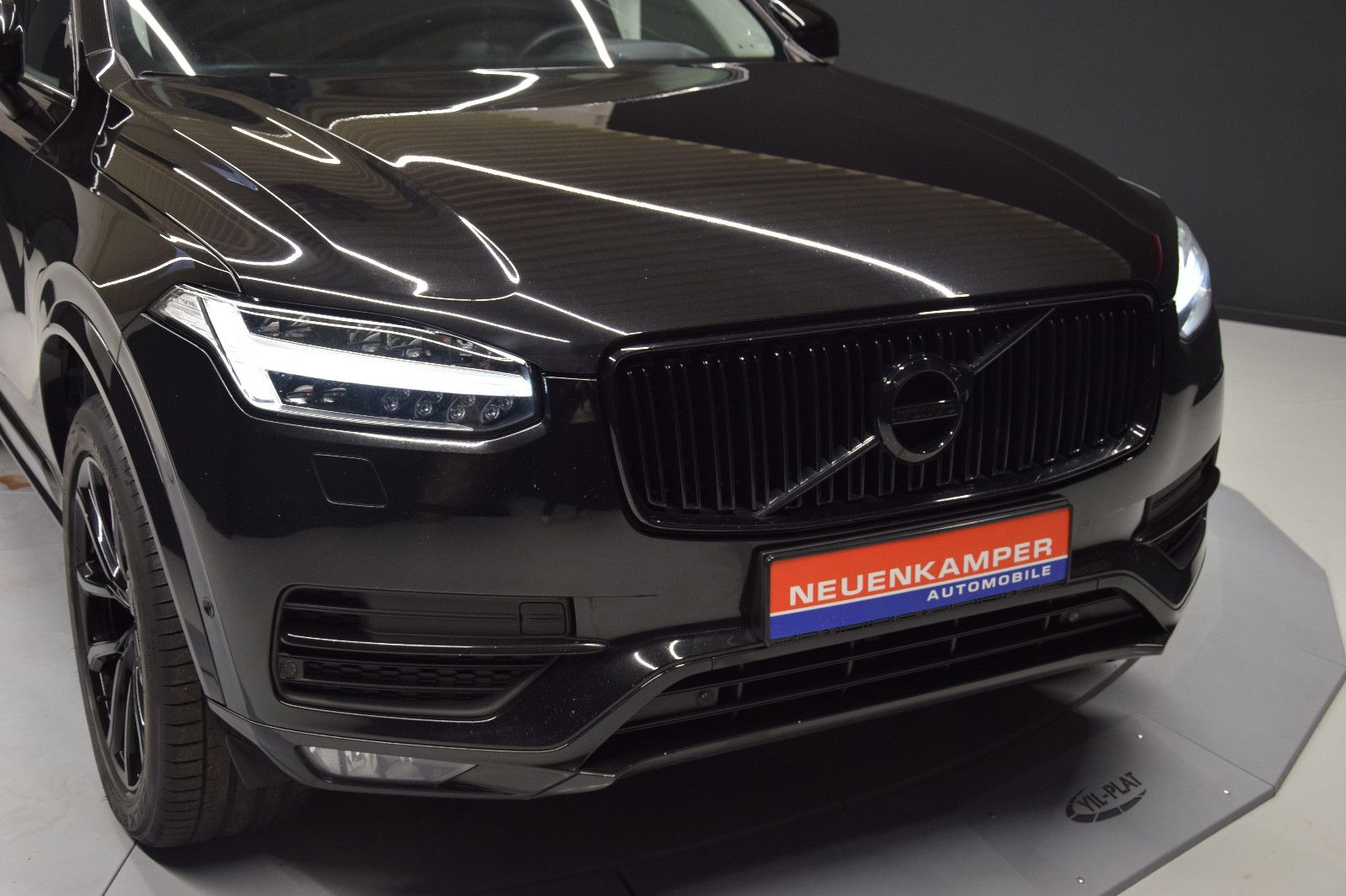 Fahrzeugabbildung Volvo XC 90 Momentum AWD ACC HUD PANO VZE Vollleder