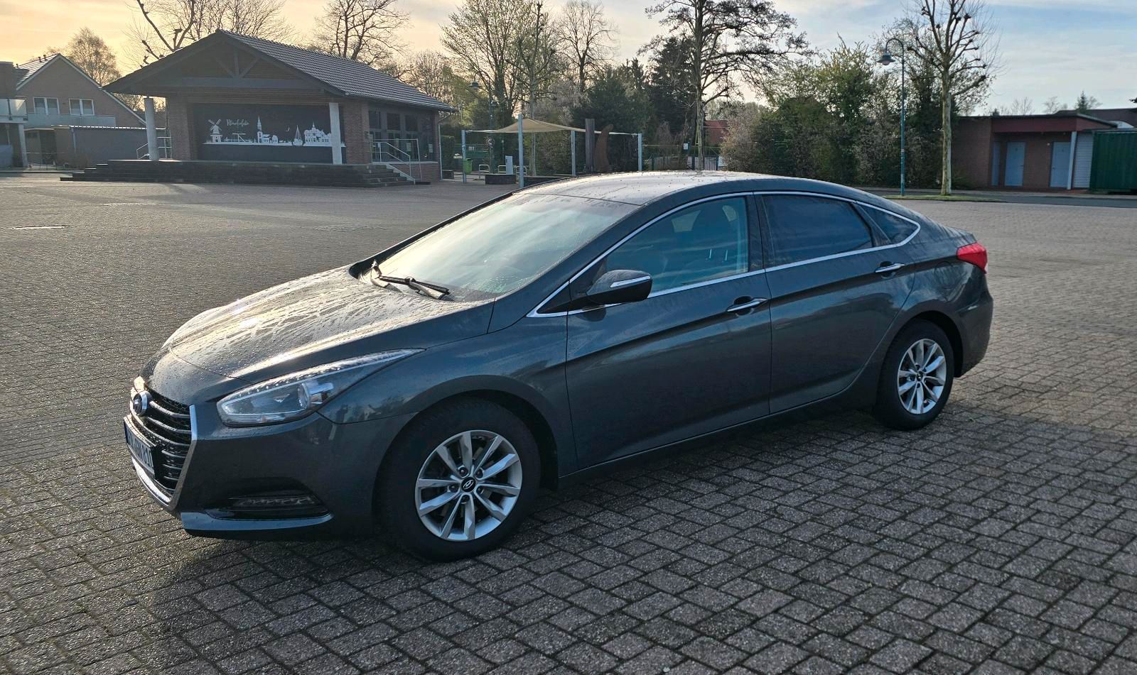 HYUNDAI i40