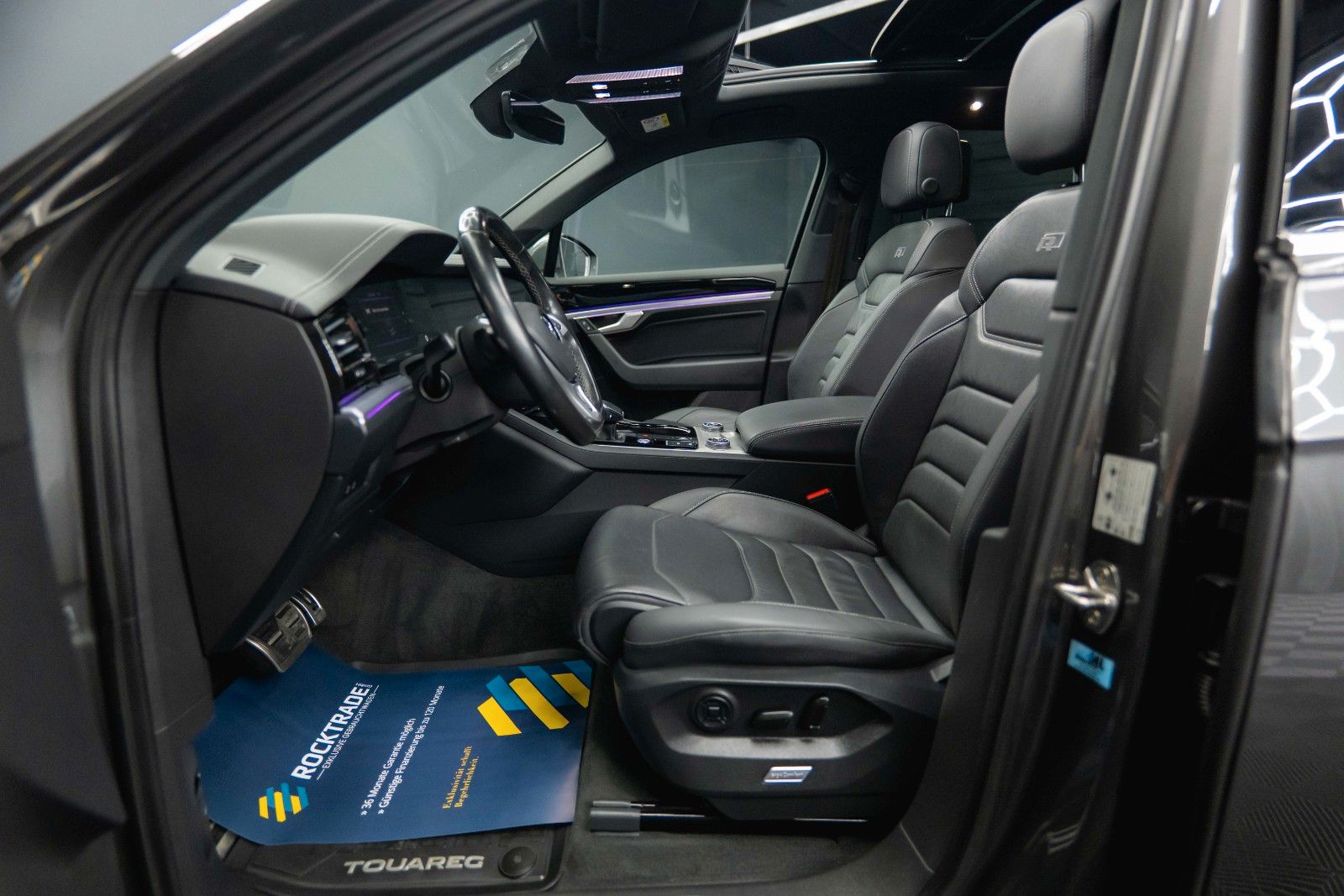 Fahrzeugabbildung Volkswagen Touareg V6 R-Line+ 4Motion *Pano*Matrix*DAB*19%*