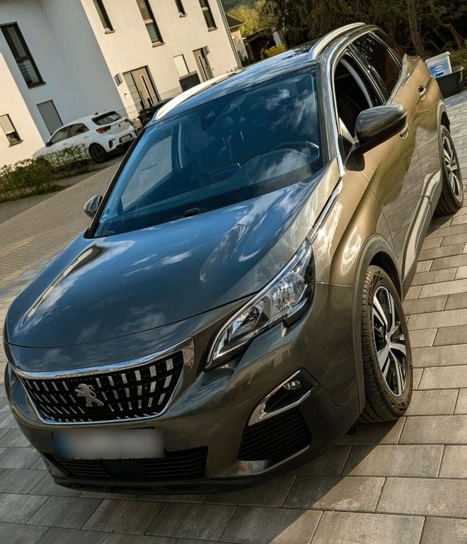 Image of Peugeot e-3008