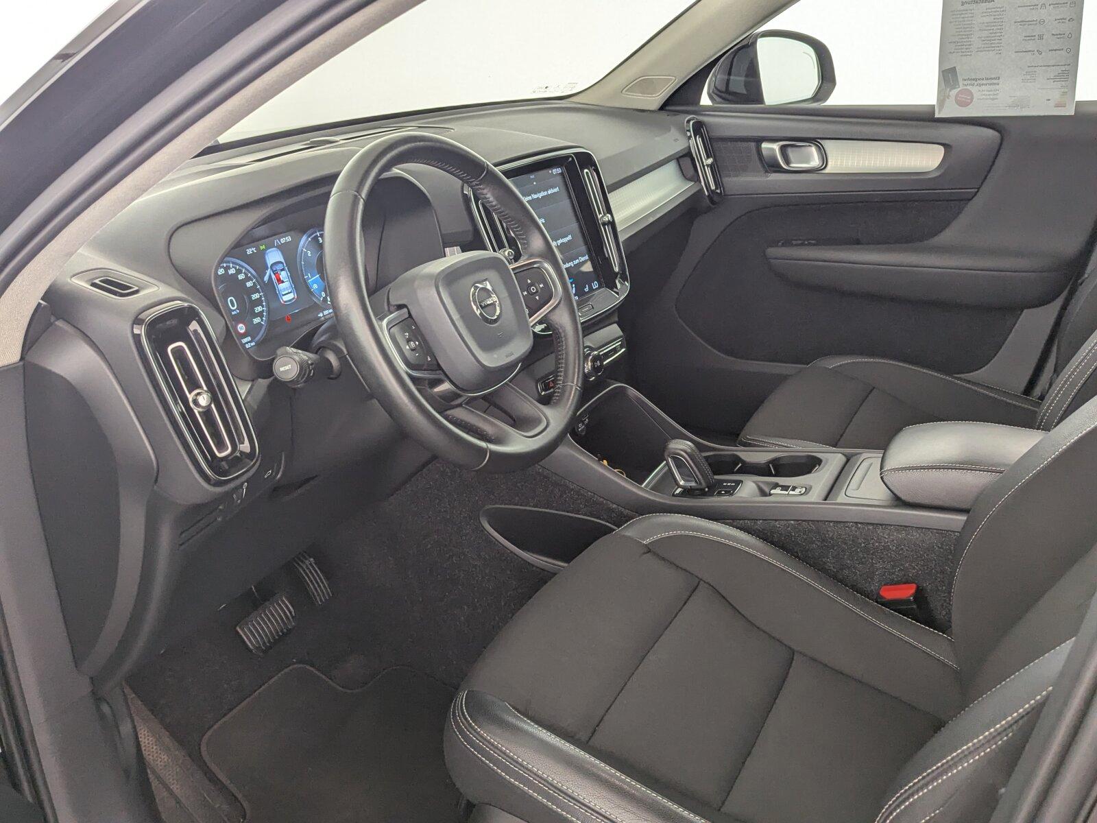 Volvo XC 40 D4 AWD Momentum LED+STDHZG+ACC+CARPLAY+