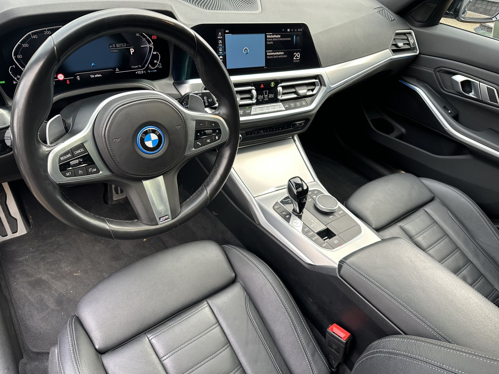 Fahrzeugabbildung BMW 320e Touring xDrive M-Sport NAV+LED+PANO+MEMORY