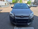 Ford Focus Lim Titanium*6-Gang*Xenon*PDC-H-V*Garantie - Ford Focus aus 2011: Limousine