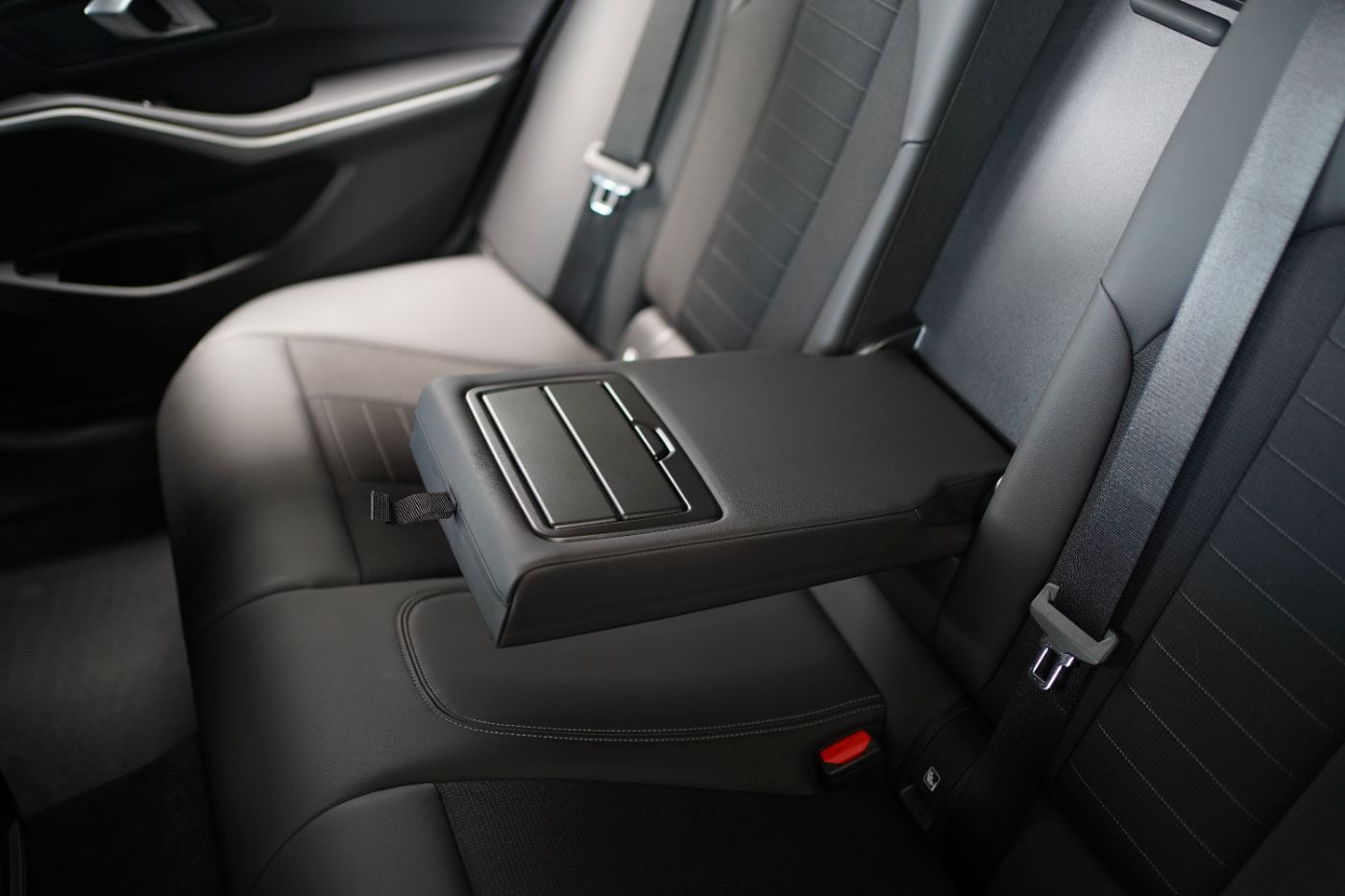 Fahrzeugabbildung BMW 320d Advantage +Teilleder+Live Cockpit Prof.+PDC