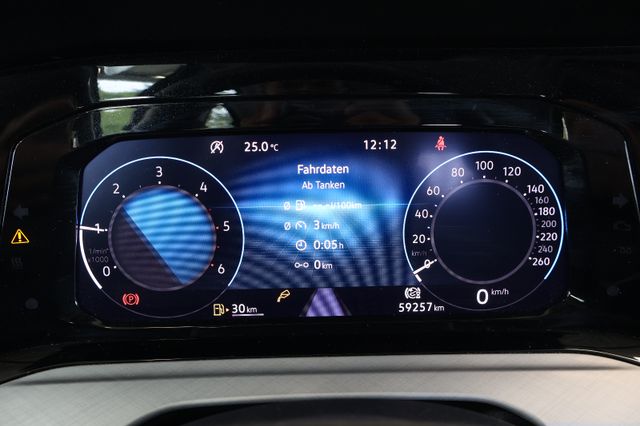 Volkswagen Golf VIII 2.0 TDI Life AID+ACC+LED+CARPLAY