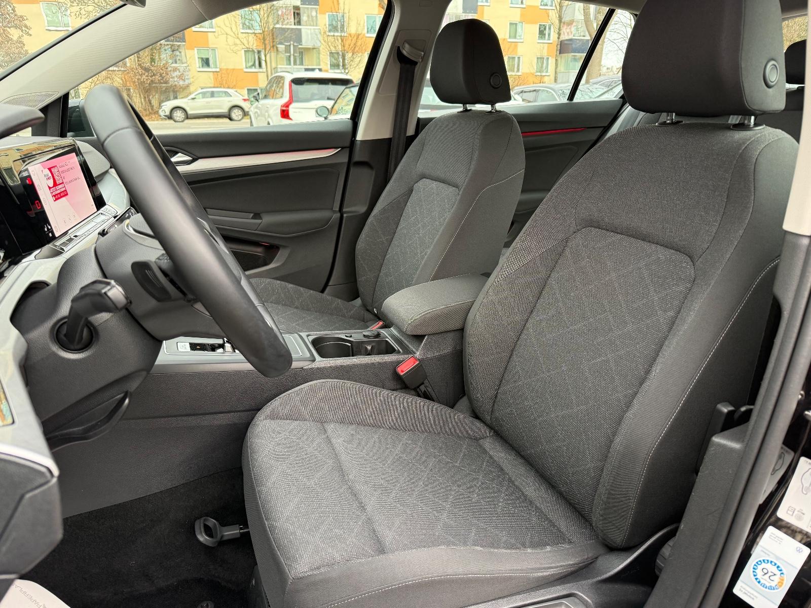 Volkswagen Golf VIII LIM. 1.5 TSI Life/DSG/ACC/NAVI/LED/ALU, миниатюра 9