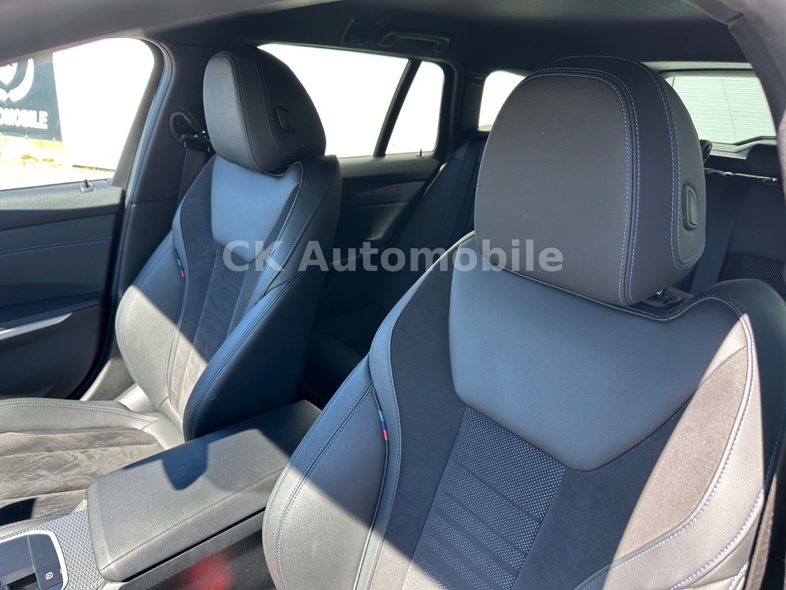 Fahrzeugabbildung BMW 320d Touring M-Sport Facelift/Shadow-Line/Navi