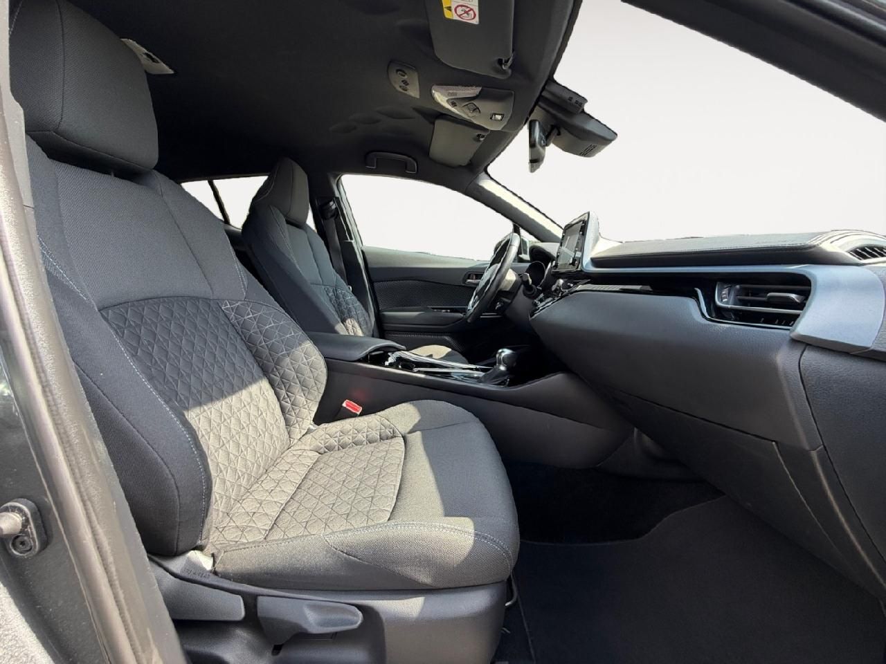 Fahrzeugabbildung Toyota C-HR Hybrid Team D