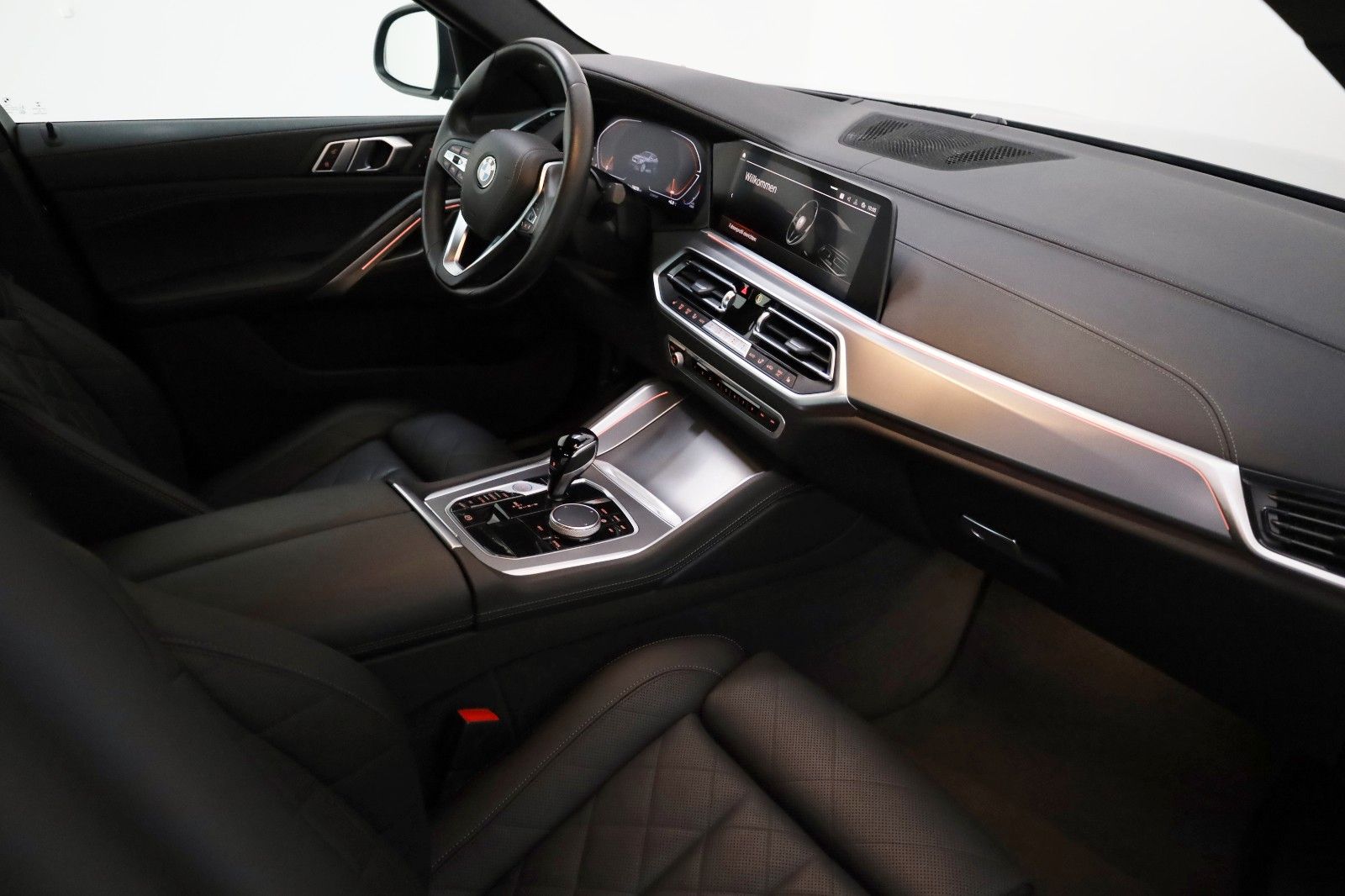 Fahrzeugabbildung BMW X6 xDrive 30d Leder,Navi,Laser,HUD,PanDach,ParkP