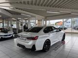 BMW 320i Lim xDrive M Sportpaket AUT./LED/HUD/CAM/GD - BMW 320 Limousine 320i m sportpaket mit Benzin-Antrieb