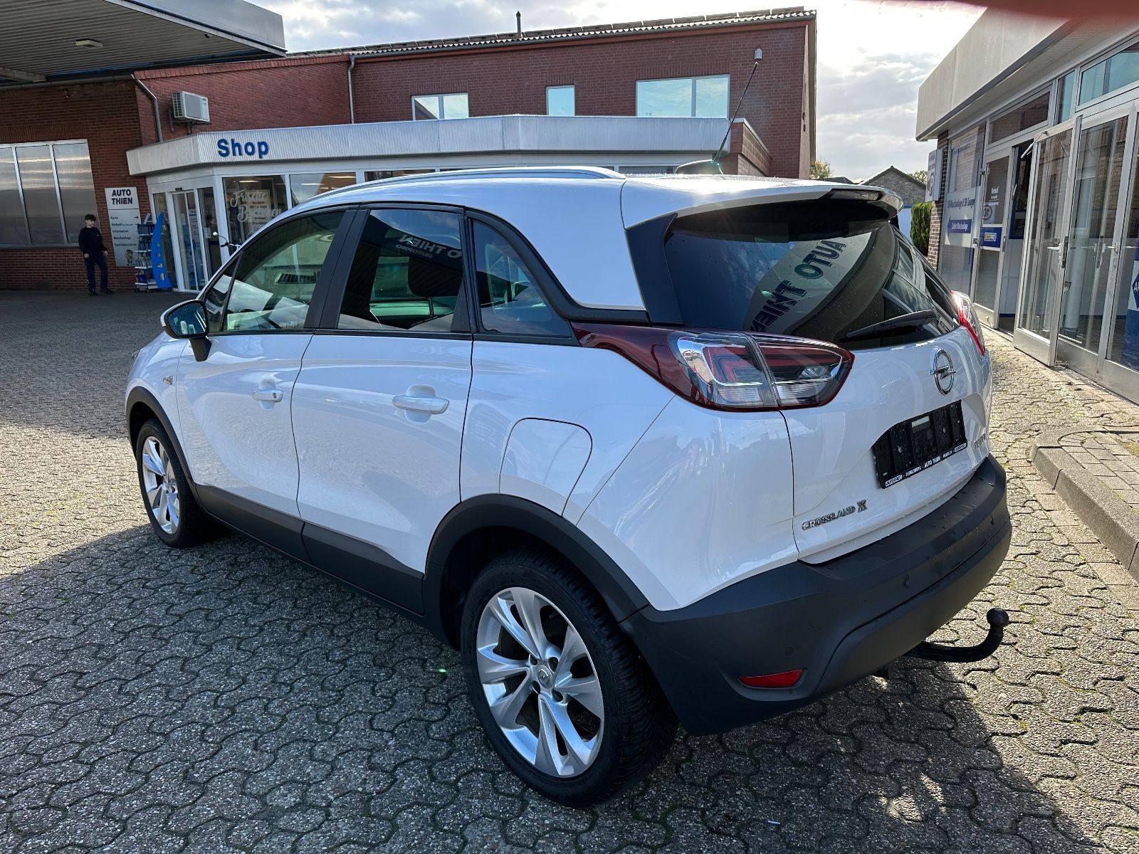 Fahrzeugabbildung Opel Crossland 1.6 D Edition AHK/Pano/LED/Keyless/GRA