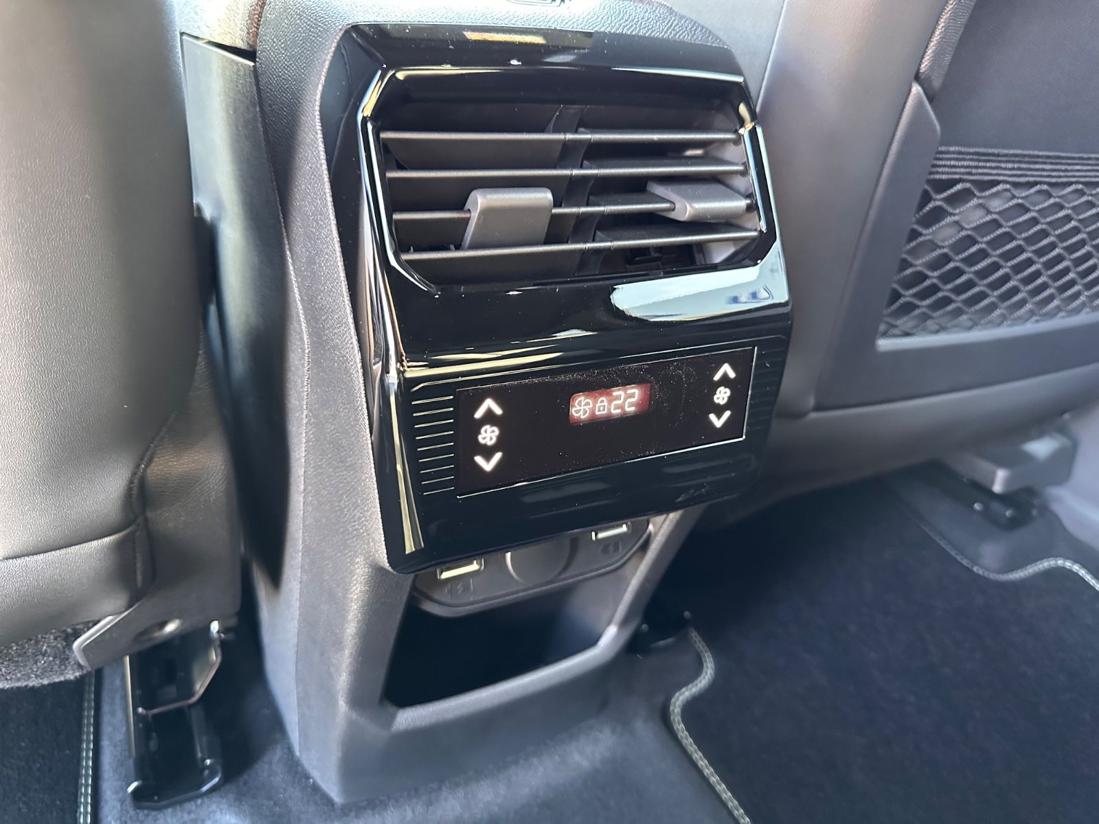 Fahrzeugabbildung Peugeot 5008 GT Hybrid 145 Autom 7-Sitz/ACC/Navi/APP/LED