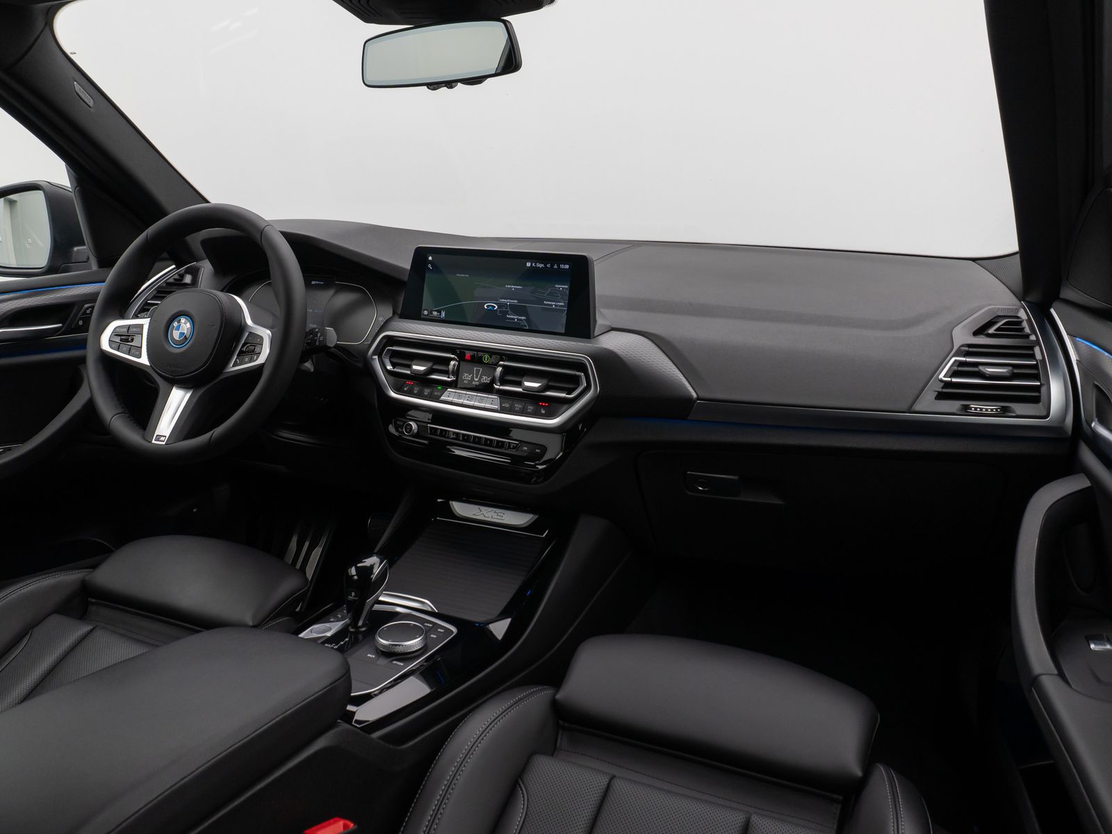 Fahrzeugabbildung BMW X3 xD30e M Sport 360°Laser HUD DAB HiFi Komfort