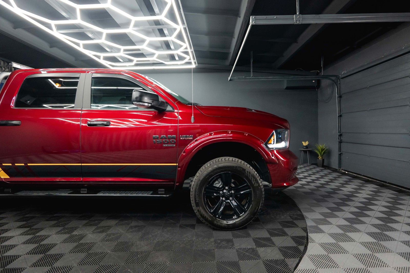 Fahrzeugabbildung Dodge RAM 5.7 V8 HEMI 4x4 OFFROAD Night-Paket *LED*AHK