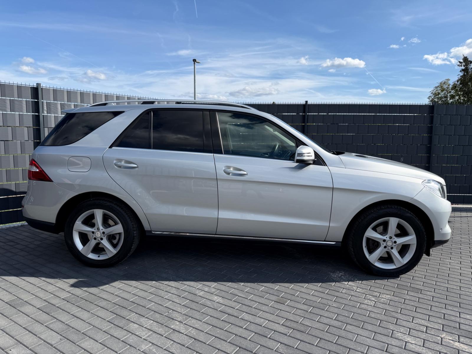 Mercedes-Benz ML 350 BlueTec 4M*7G*COMAND*AIRMATIC*H&K*AHK*