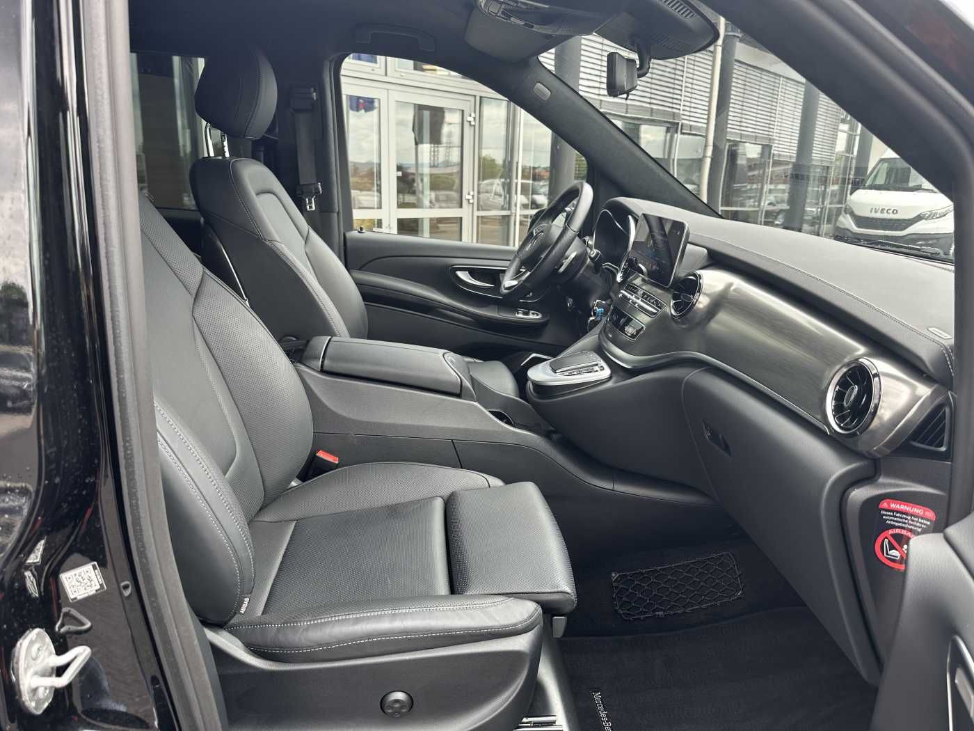 Fahrzeugabbildung Mercedes-Benz V 300 d 4MATIC EXCLUSIVE AMG Panorama DISTRONIC