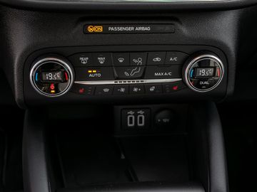 Ford Kuga 2.5 Plug-In Hybrid Vignale Parkautomatik