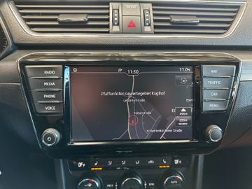 Skoda Superb Combi Style 4x4 *SZHZ*PDC*AHK*NAVI*KLIMA*