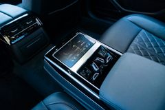 AUDI A8 50TDI LANG/ STANDHZG./ 21"/ S-LINE/ FOND TV AUDI A8 50TDI LANG/ STANDHZG./ 21"/ S-LINE/ FOND TV